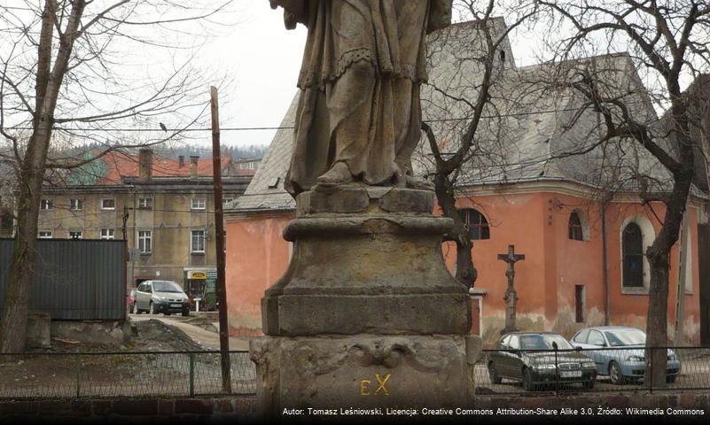 Figura św. Jana Nepomucena w Nowej Rudzie (ul. Piastów)